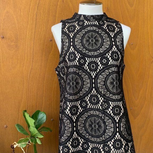 Love Fire Elegant Cocktail Dress, Black lace w/ white and soft gold underlay, M - Picture 3 of 14